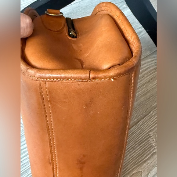 Vintage Chadwick Bowler Bag 012-3445 in British tan. Crossbody/dual short handle - Picture 9 of 16